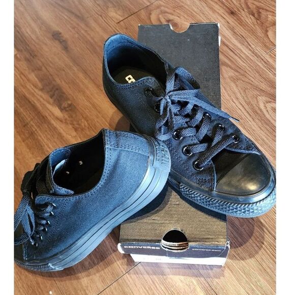 IN BOX - WOMEN Size 7 UNISEX 5 Chuck Taylor All Star Canvas BLACK/BLACK - Picture 1 of 5
